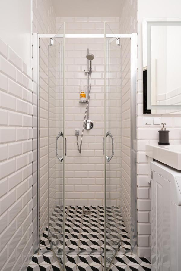 Stylish Studio Close To City Center, Cafes & Parks & Local Dining Riga Exteriör bild